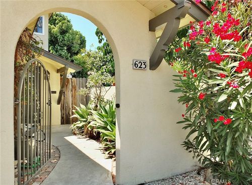 621 Termino Ave, Long Beach, CA, 90814-1722 | Card Image