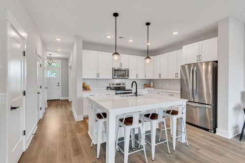 12-2087 Oakwood Ave, Nashville, TN, 37207-4750 | Card Image