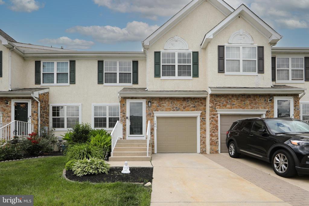 Hearthstone Ln, Marlton, NJ 08053