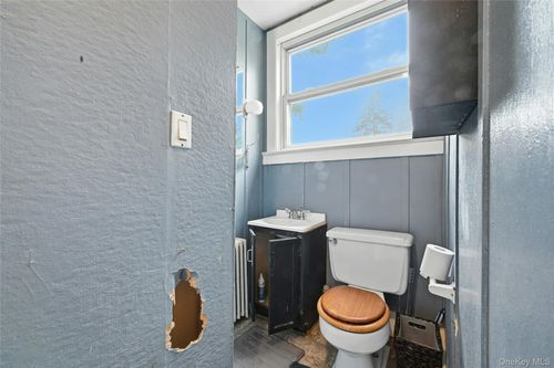 54 Cove Rd, Huntington, NY, 11743-2252 | Card Image