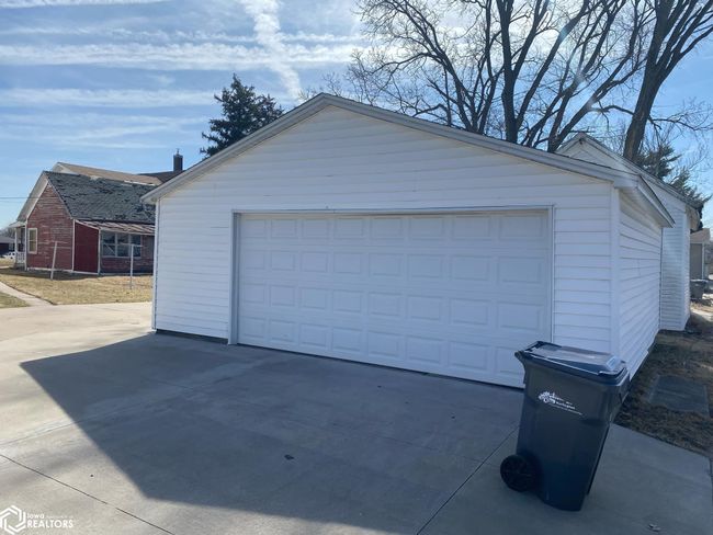 415 S Garfield Ave, Home with 4 bedrooms, 2 bathrooms and 2 parking in Burlington IA | Image 25