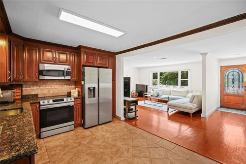 4 Hickory Dr, Mahopac, NY, 10541-4115 | Card Image