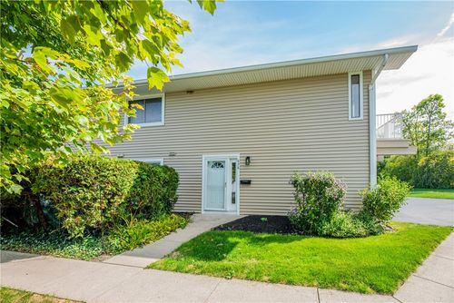 636 Eastbrooke Ln, Rochester, NY, 14618-5230 | Card Image