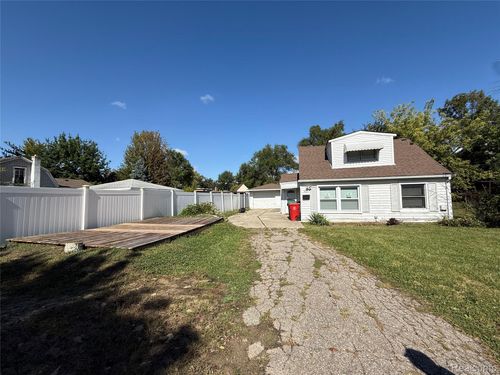 19071 Toepfer Dr, Eastpointe, MI, 48021-2754 | Card Image