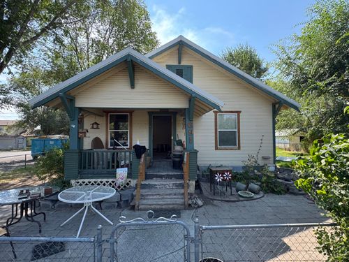 691 E Madison St, Burns, OR, 97720-2152 | Card Image