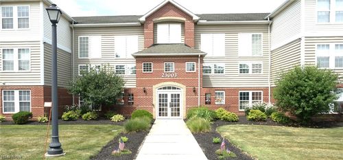 23003 Chandlers Ln, Olmsted Falls, OH, 44138-3266 | Card Image