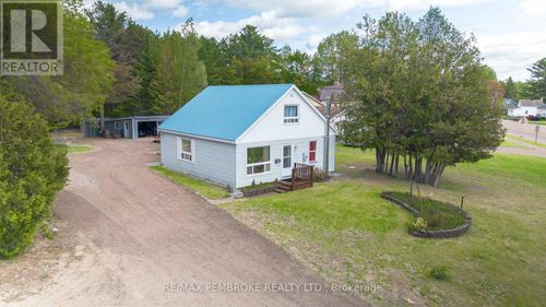 2185 Petawawa Boulevard, Petawawa, ON, K8A7G8 | Card Image