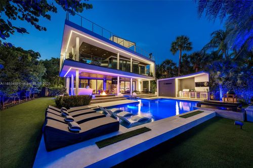 528 Lakeview Ct, Miami Beach, FL, 33140-2628 | Card Image