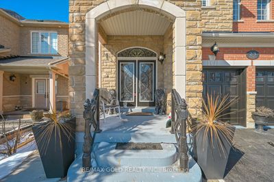 23 Oblate Cres, House other with 4 bedrooms, 5 bathrooms and 6 parking in Brampton ON | Image 2