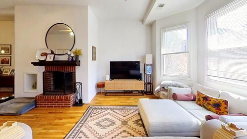 apt-2-916 Roscoe St, Chicago, IL, 60657-2358 | Card Image