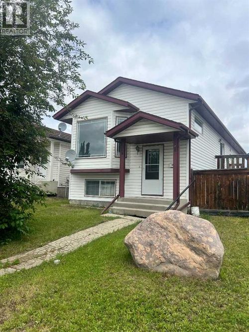 10518 72 Avenue, Grande Prairie, AB, T8W2S6 | Card Image