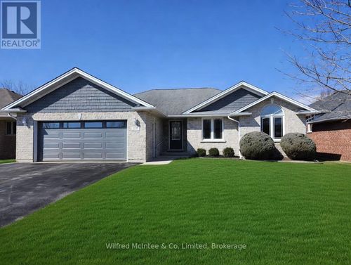 230 4th Street Cres, Hanover, ON, N4N3S2 | Card Image