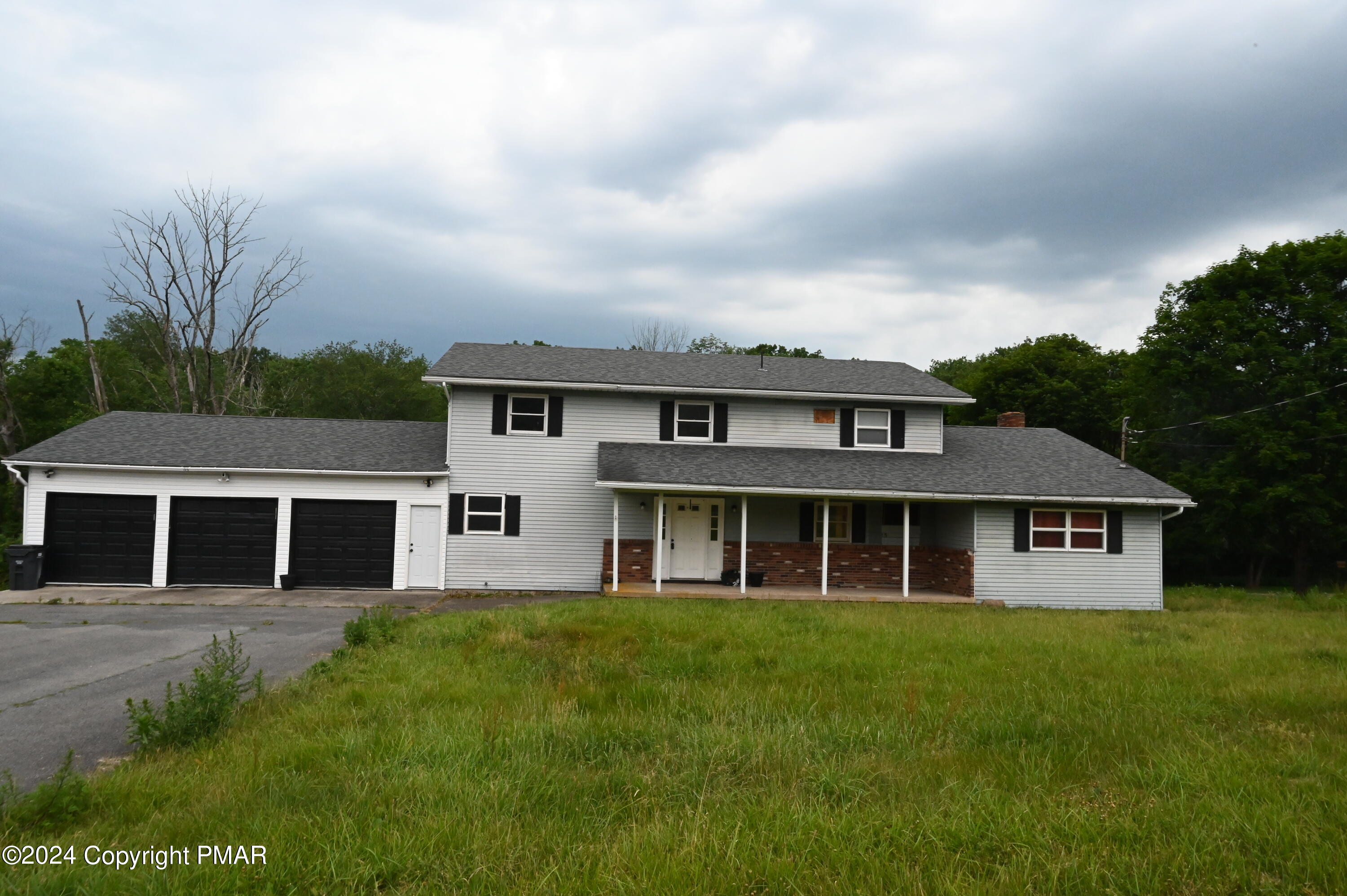 Bunny Ln, Brodheadsville, PA 18322
