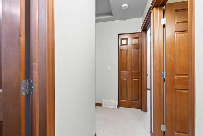 76 Coach Gate Way Sw, House other with 3 bedrooms, 2 bathrooms and 4 parking in Calgary AB | Image 20