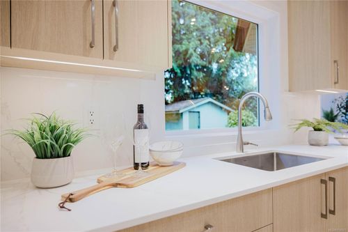 5180 Rutli Meadows Pl, Victoria, BC, V8Y1X6 | Card Image
