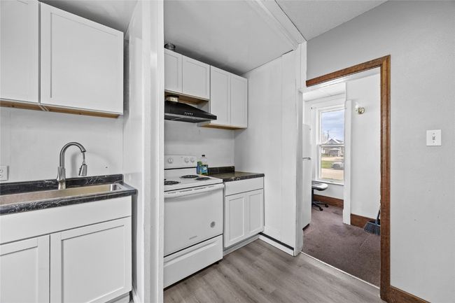 Lower unit kitchen | Image 8
