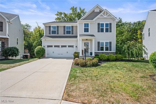 3235 Fallen Brook Ln, Brunswick, OH, 44212-7032 | Card Image