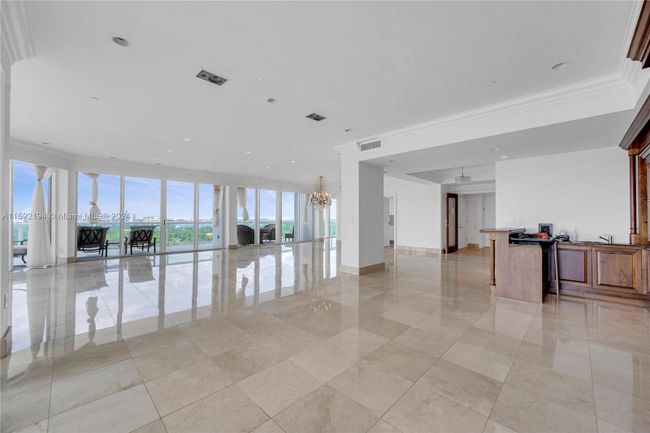 8B - 10101 Collins Ave, Condo with 2 bedrooms, 3 bathrooms and null parking in Bal Harbour FL | Image 11