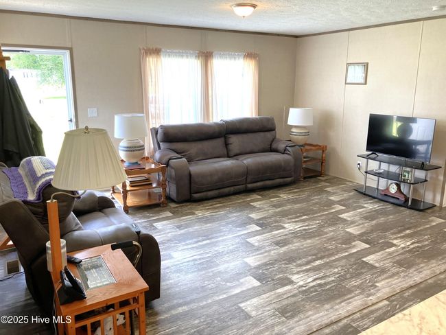 Living Room is 17x13 | Image 4