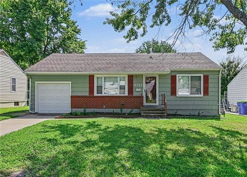 9517 Summit St, Lenexa, KS, 66215-1210 | Card Image