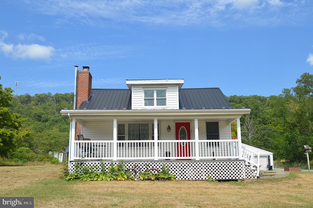 Valley Rd, Berkeley Springs, WV 25411