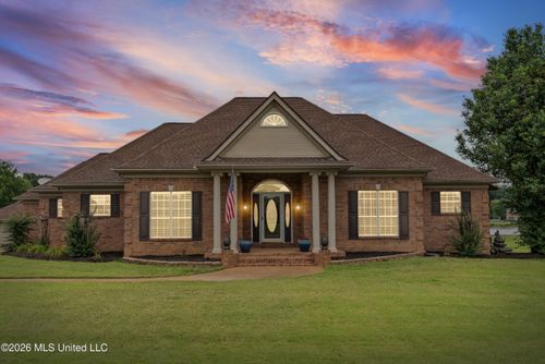 1975 Green Village Dr, Hernando, MS, 38632-7253 | Card Image