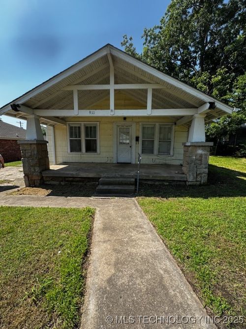 911 E 3rd St, Cushing, OK, 74023-4140 | Card Image