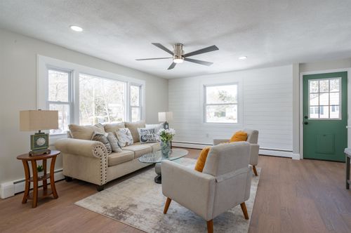 20 Williams St, Salem, NH, 03079-3453 | Card Image