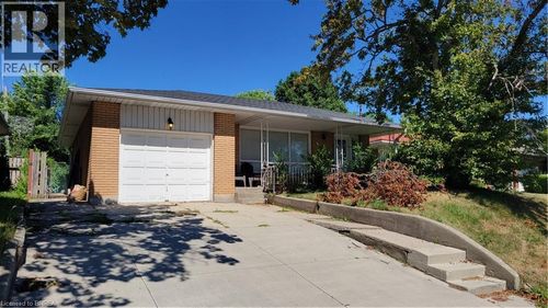 698 W 5th St, Hamilton, ON, L9C3R2 | Card Image