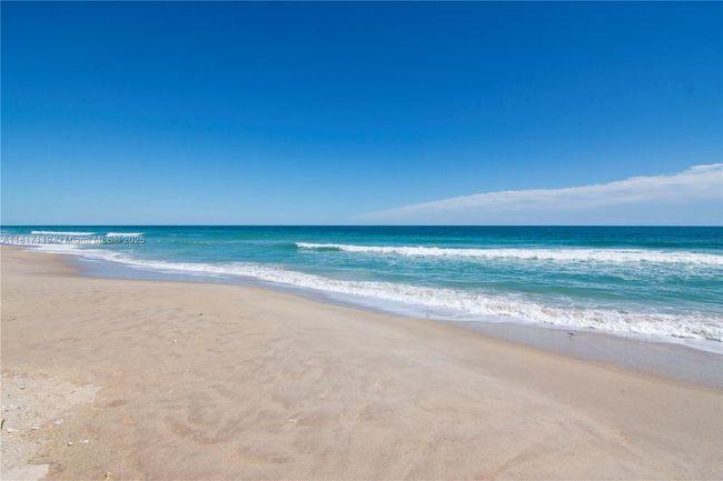 APT-7C - 3000 N Highway A1a, Condo with 3 bedrooms, 3 bathrooms and null parking in Hutchinson Island FL | Image 27