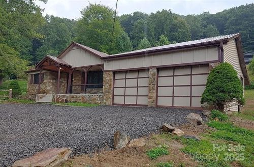 20 Frosted Ln, Burnsville, NC, 28714-5480 | Card Image