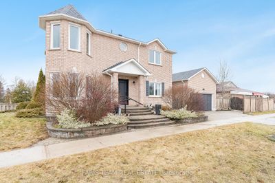 195 Hurst Dr, Home with 3 bedrooms, 2 bathrooms and 3 parking in Barrie ON | Image 2