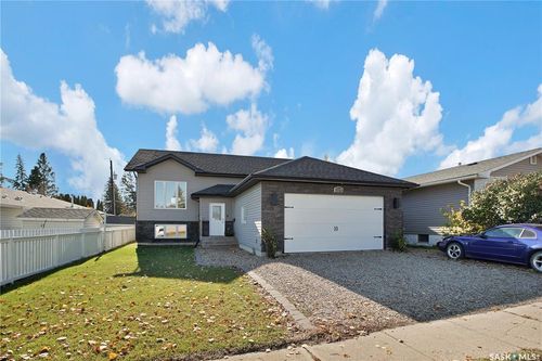 214 4th St, Hague, SK, S0K1X0 | Card Image