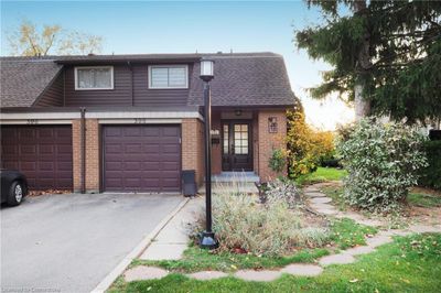 598 Pinedale Ave, Townhouse with 3 bedrooms, 1 bathrooms and 2 parking in Burlington ON | Image 1