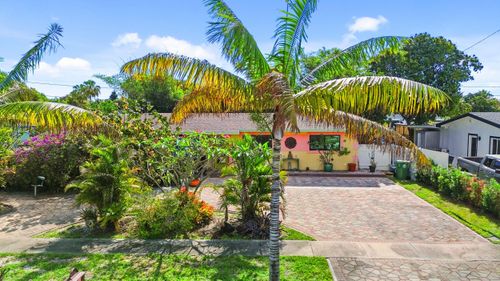 112 San Juan Dr, Palm Springs, FL, 33461-2014 | Card Image