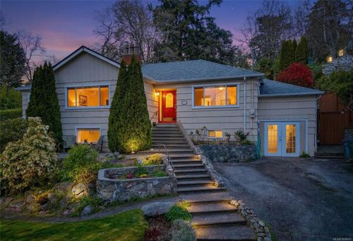 1184 Clovelly Terr, Victoria, BC, V8P1V6 | Card Image