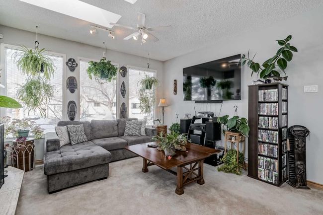 1968 Cottonwood Crescent Se, Home with 4 bedrooms, 2 bathrooms and 4 parking in Calgary AB | Image 9