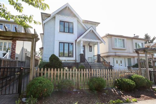2496 Brock St, Vancouver, BC, V5R2R4 | Card Image