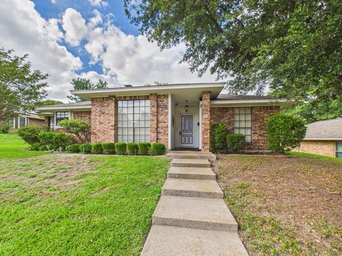 537 Sapling Way, DeSoto, TX, 75115-3824 | Card Image