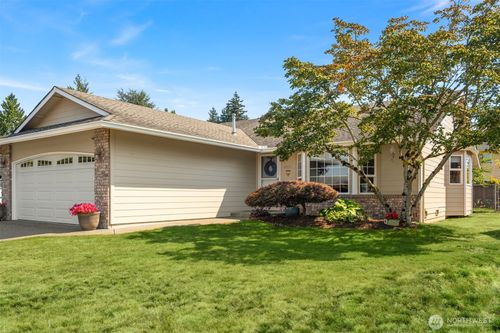 8215 49th Ave Ne, Marysville, WA, 98270-3573 | Card Image