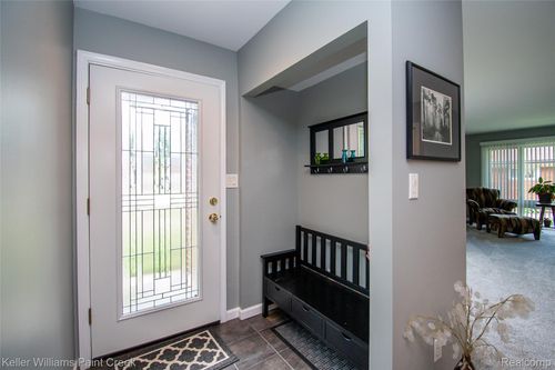 16380 Erin, Fraser, MI, 48026-3237 | Card Image