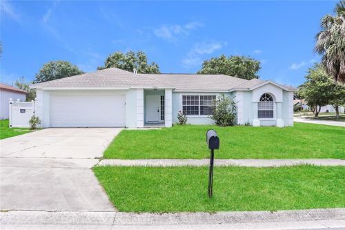 15926 Hidden Lake Cir, Clermont, FL, 34711-8106 | Card Image