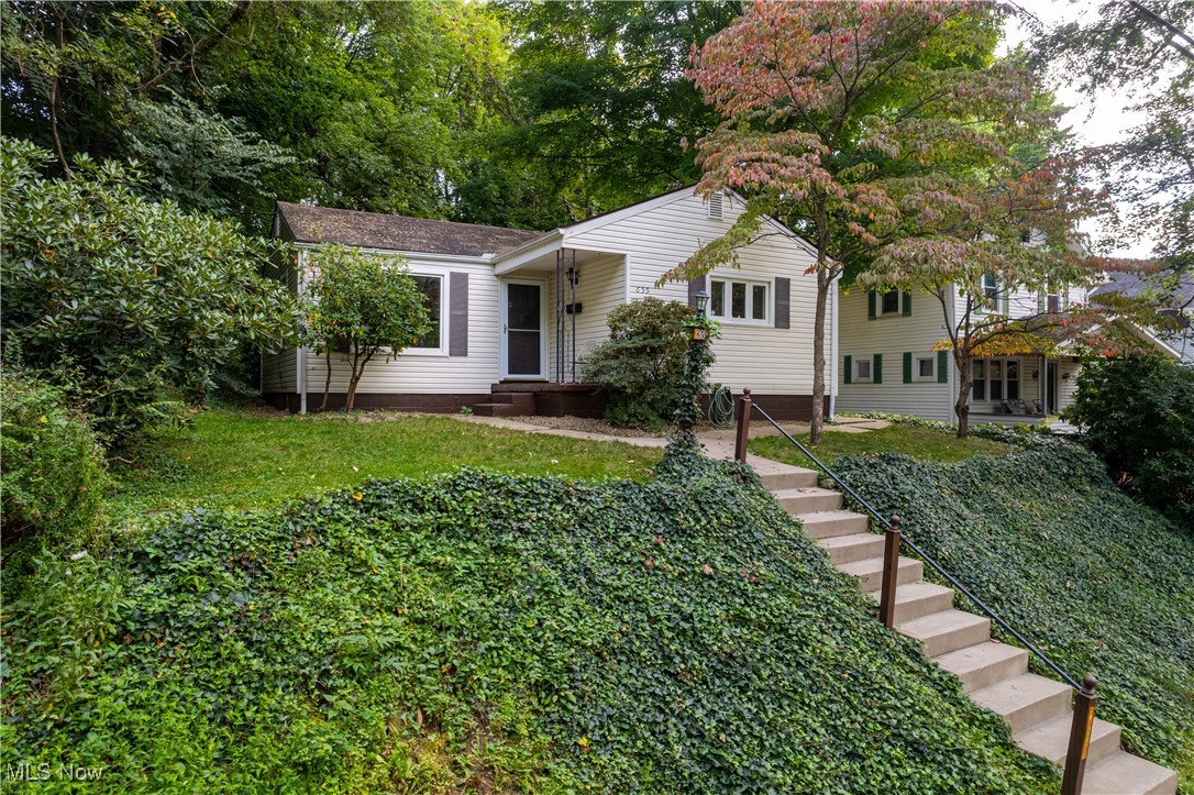 Way St, Barberton, OH 44203