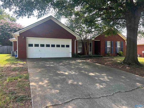 111 Sunnyfield Dr, Madison, AL, 35758-6817 | Card Image