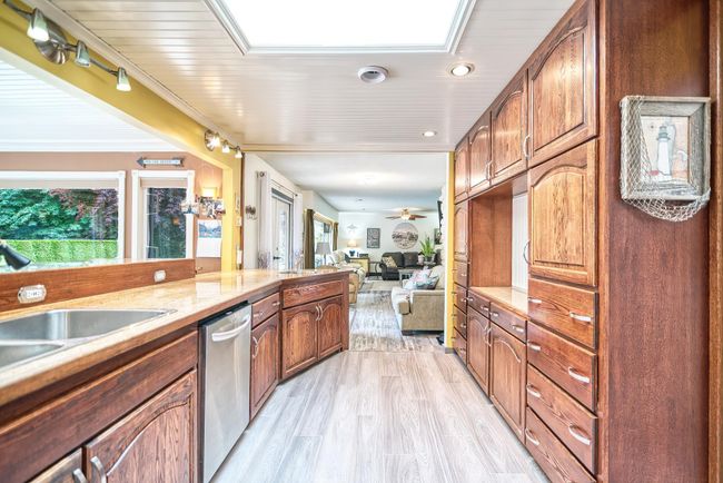 6241 Sechelt Inlet Rd, House other with 3 bedrooms, 2 bathrooms and 5 parking in Sechelt BC | Image 16