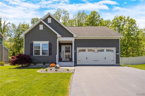 8526 Mcnamara Dr, Clay, NY, 13041-8819 | Card Image