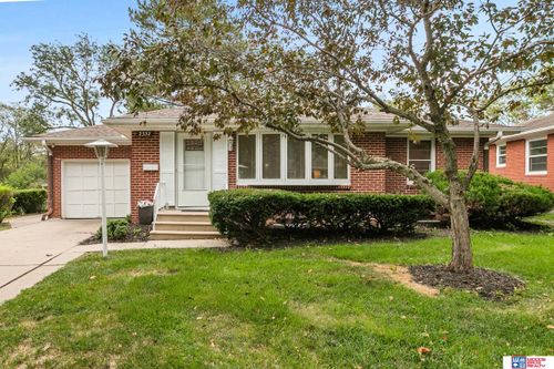 2332 Colonial Dr, Lincoln, NE, 68502-4119 | Card Image