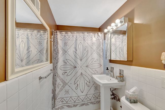 422 Bowling Ave, Condo with 2 bedrooms, 1 bathrooms and 1 parking in Nashville TN | Image 16