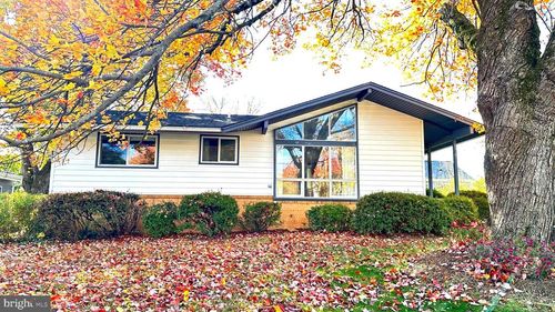 8517 Marquette St, VIENNA, VA, 22180-7043 | Card Image