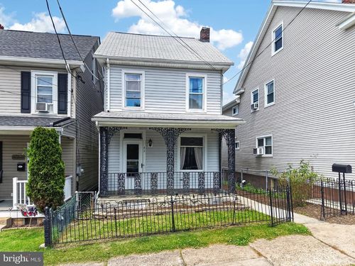 43 E Phillips St, Coaldale, PA, 18218-1527 | Card Image